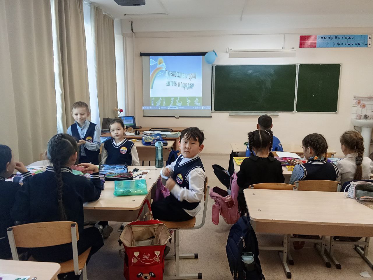Специалисты по чистоте и порядку.